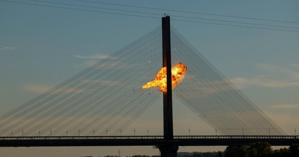 Russian Strike Hits Kyiv's Northern Bridge, Second Crossing Targeted in Two Days